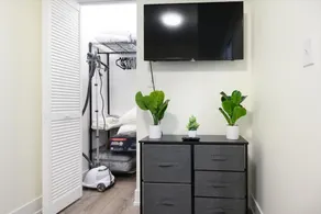 Cozy Luxury 1BR - 10 Min to Downtown Chicago - Image 2
