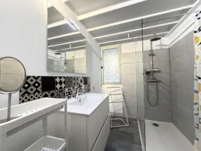 La Bourboule: Apartamento Dúplex T2 3* en Centro con Parking - Image 2
