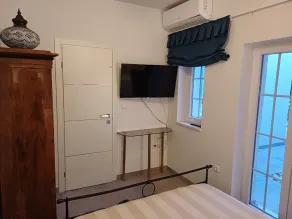 Den store, fuldt udstyrede lejlighed nær havet omgivet af en stor have - Image 5