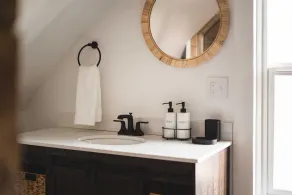 Charming 3 bdrm wine country \"farmhouse\" . Newly remodeled in downtown Carlton - Image 5