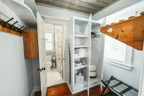 Pineapple Upper Deck Guesthouse Near Beaches/Shopping/Dining, Ballparks&Downtwn! - Image 3