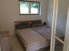 Hus (140m2, 3 stora sovrum), trädgård (800m2) inhägnad, bra - Image 5