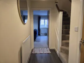 House - Sleeps 6 & Parking - Image 2