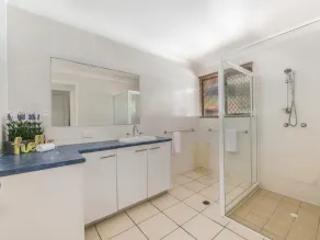 10min walk to SLSC Beach, Pets, Pool table, Wifi, AC,~ Coolum Wave - Image 3
