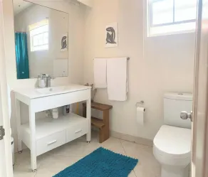 Luxurious self-catering villas available for short-term holiday rental - Image 5