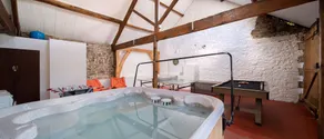 Grange de Weirmarsh. Grande grange aménagée avec grand bain à remous et salle de jeux. - Image 3
