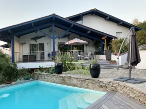 opvarmet poolvilla beliggende på en golfbane 15 minutter fra Biarritz - Image 5