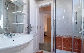 Lovely Apartment In Dramalj With Wifi - Image 3