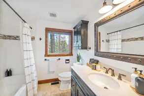 Five star luxurious cabin with top of the line amenities. - Image 5