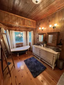 Creekside Country Cottage- minutes away from I-95 - Image 5