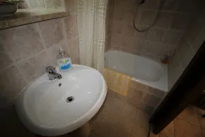 Large apartment with shared swimming pool, located in a natural park, Rome 100 km - Image 5