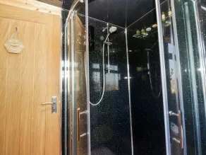 BLACKBRAE CABIN, romantic, luxury holiday cottage in Coatbridge - Image 3