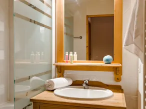 Alpine Comfort Getaway Apartment - Image 3
