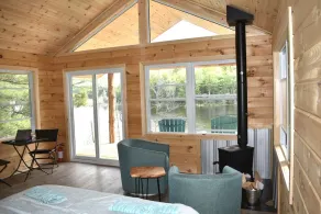 Romantic cottage on private lake - Image 5