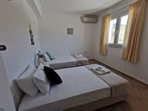 Spacious secluded rural villa with private pool, panoramic views, AC sleeps 6-14 - Image 4