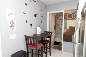 Cozy Private Entry 1/1 Apt w/ Full Size Kitchen - Image 3