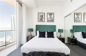 Stunning 3BR, 42nd Floor Skyhome - Breathtaking views! - Image 5