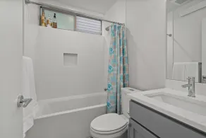 Bright New Home in trendy Ballard - Image 5