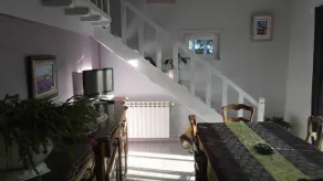 Villa tout confort, 1300 m2 de terrain cloturé et arboré - Image 2