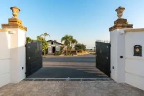 Luxury villa with pool situated near Ribera, Agrigento, Sicily – 6 pax - Image 4