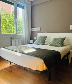 Ulia Apartments- Garden Boutique & 1 Free Parking Space - Image 5