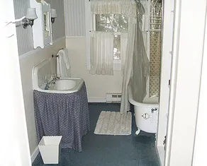 Nelson Avenue Pines Bed and Breakfast - Image 2