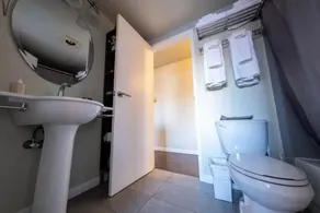 Stylish 2 Bedroom Capitol Hill Apartment - Image 3