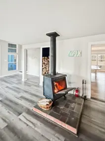 Luxurious and spacious house built for entertainment 5 min walk to lake! - Image 2