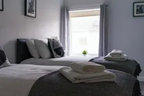 Chestnut House - Sleeps 4 - Pet friendly - Parking - Image 4
