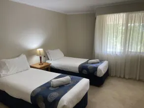 Spacious Wahroonga 2 Bedroom Apartment - Image 5