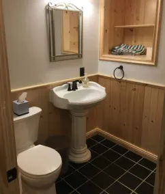 25 tunnland trädbevuxen egendom med pool - Image 4