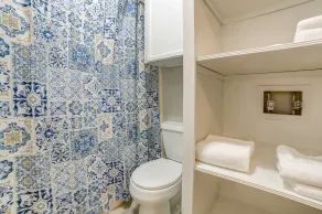Stay in a classically designed apt near ORU, exercise trails, and restaurants! - Image 3