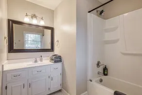 Beautiful Home Close To Everything - Image 3