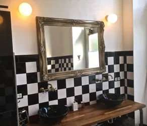 Large vacation apartment Alter Bahnhof Gamburg in vintage industrial style - Image 3