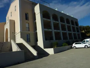 Bel appartement avec  wifi et clim  à 300m de la plage et 150m du centre ville - Image 4