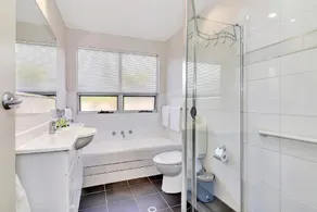 3BR + Loft Sleeps 14 – Hilltop Views, Games Room, Pizza Oven | Wirrina Cove - Image 2