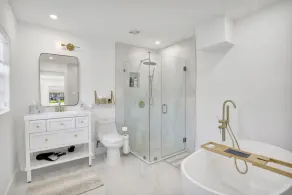 Luxury Business Travels Pet Friendly H/S Wifi Newly renovated close to shopping - Image 2