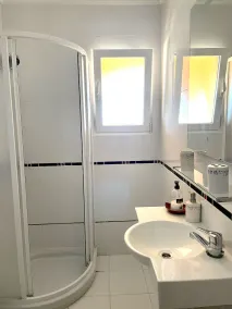 Rummelig sydvendt 4 soveværelser luksus villa, jacuzzi, fredeligt område, havudsigt - Image 4