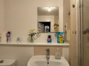 1 Bed Flat - Sleeps 4 - Pets - Parking - Wifi - Image 3