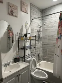 Nice one bedroom apartment for short getaways or temporary housing w/ fast WiFi - Image 2