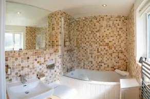 Courtyard Cottage 41 -  a trewhiddle that sleeps 4 guests  in 2 bedrooms - Image 2