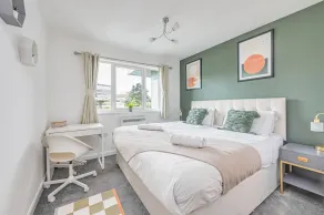 City Centre Flat - Free Parking, Wifi & SmartTV - Image 5