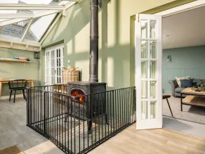 4 bedroom accommodation in Tiptoe, near Lymington - Image 2