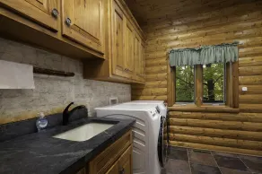 Lakefront secluded mult-family retreat with game room and two cabins. - Image 4