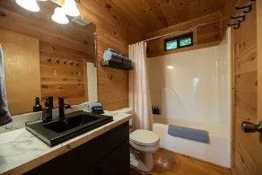 Secluded 4WD Getaway with Mountain Views and Hot Tub - Image 2