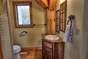 Luxurious 5 bdrm,4 bath farmhouse in Mulmur!4 Season Country Getaway!Swim & Ski! - Image 5