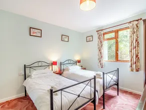 2 bedroom accommodation in Woodbridge - Image 4