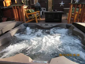 Super Cozy 2 Bedroom 1 Bath With Spa and Deck - Image 5
