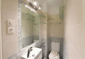 Santiago Home with Lake-View Balconies - Happy Rentals - Image 2