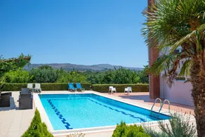 Private 4-Bedroom villa, large pool, amazing gardens, relaxing family vacations - Image 5
